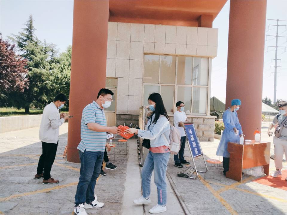 济宁学院南门图片图片